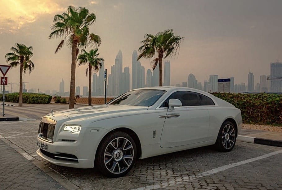 Book Your Rolls Royce Phantom through Dubai Car Rental